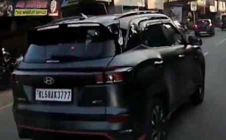 കാർ വഴി മുടക്കി ആംബുലൻസിലുണ്ടായിരുന്ന രോഗി മരിച്ചു.