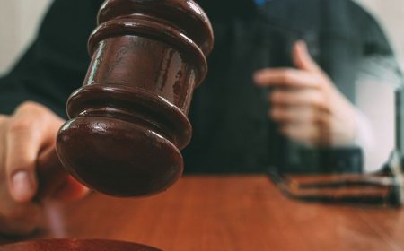 കേടായ സീഫുഡ് സൂപ്പിൽ പാറ്റയെ കണ്ടതിന് റെസ്റ്റോറൻ്റിന് 100,000 ദിർഹം പിഴ.