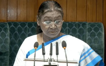 കേന്ദ്രസർക്കാരിന്റെ നേട്ടങ്ങളെണ്ണിപ്പറഞ്ഞും, പദ്ധതികൾ എടുത്തു കാട്ടിയും രാഷ്ട്രപതിയുടെ നയപ്രഖ്യാപന പ്രസംഗം.