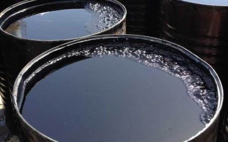 ടാർ വീപ്പയിൽ കുടുങ്ങിയ നാലര വയസ്സുകാരിയെ ഫയർഫോഴ്സ് രക്ഷപ്പെടുത്തി.