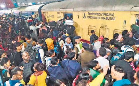 ന്യൂ ദില്ലി റെയിൽവേ സ്റ്റേഷനിൽ തിക്കുംതിരക്കിലും പെട്ട് 18 പേർക്ക് ദാരുണാന്ത്യം.