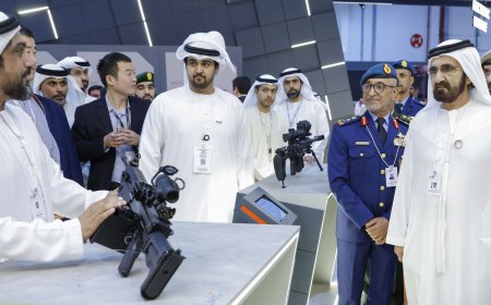 ശൈഖ് മുഹമ്മദ് ബിൻ റാഷിദ് അബുദാബിയിലെ IDEX സന്ദർശിച്ചു.