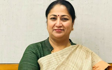 രേഖ ഗുപ്ത ഡൽഹി മുഖ്യമന്ത്രിയായി സത്യപ്രതിജ്ഞ ചെയ്ത് അധികാരമേറ്റു.