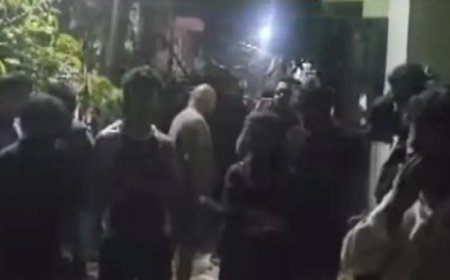 കാക്കനാട് കസ്റ്റംസ് ക്വാർട്ടേഴ്സിൽ മൂന്നുപേരെ മരിച്ച നിലയിൽ കണ്ടെത്തി. ആത്മഹത്യയാണെന്ന് സംശയം.