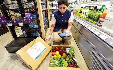 റമദാൻ മാസത്തിൽ സൂപ്പർമാർക്കറ്റുകളിൽ 10,000-ത്തിലധികം അവശ്യ പലചരക്ക് സാധനങ്ങൾക്ക് 65 ശതമാനം വരെ കിഴിവ് ലഭിക്കുമെന്ന് യുഎഇ സാമ്പത്തിക മന്ത്രാലയം അറിയിച്ചു.