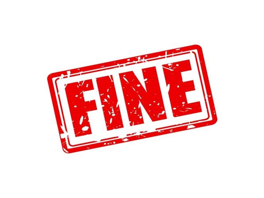 പോലീസുകാരുടെ വീഡിയോ ചിത്രീകരിച്ച യുവതിക്ക് 2000 ദിർഹം പിഴ.