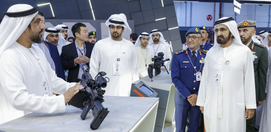 ശൈഖ് മുഹമ്മദ് ബിൻ റാഷിദ് അബുദാബിയിലെ IDEX സന്ദർശിച്ചു.