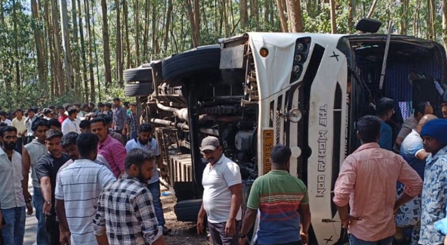 മൂന്നാർ മാട്ടുപെട്ടിയിൽ ടൂറിസ്റ്റ് ബസ് മറിഞ്ഞ് രണ്ട് മരണം.