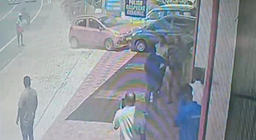 കാർ ഷോറൂമിലേക്ക് കാറോടിച്ചു കയറ്റി അതിക്രമം.