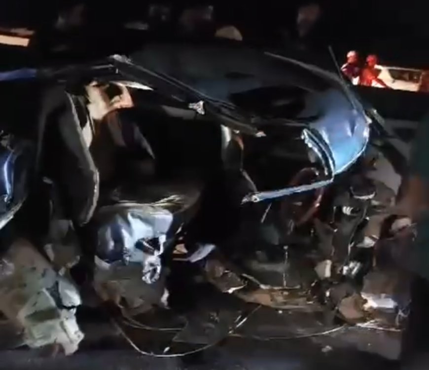 കാസർകോട് ഉപ്പളയിൽ കാർ ഡിവൈഡറിൽ ഇടിച്ചു; പിതാവും മകനുമടക്കം മൂന്നുപേർ മരിച്ചു.