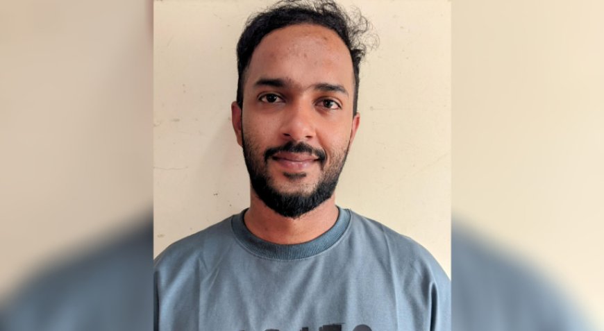 കരിപ്പൂര്‍ വിമാനത്താവളം വഴി കടത്താന്‍ ശ്രമിച്ച 340 ഗ്രാം സ്വര്‍ണ മിശ്രിതം പൊലീസ് പിടികൂടി.