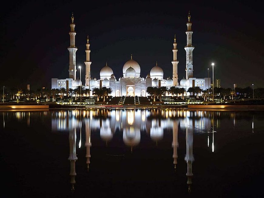 ഷെയ്ഖ് സായിദ് ഗ്രാൻഡ് മോസ്‌ക് സന്ദർശകർക്ക് അബുദാബിയിൽ സൗജന്യ ബസ് യാത്ര ഏർപ്പെടുത്തി.