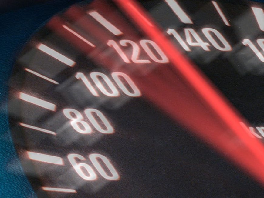 അബുദാബിയിലെ ഷെയ്ഖ് മുഹമ്മദ് ബിൻ റാഷിദ് റോഡിൽ മണിക്കൂറിൽ 120 കിലോമീറ്റർ വേഗത എന്ന നിയന്ത്രണം ഒഴിവാക്കി.