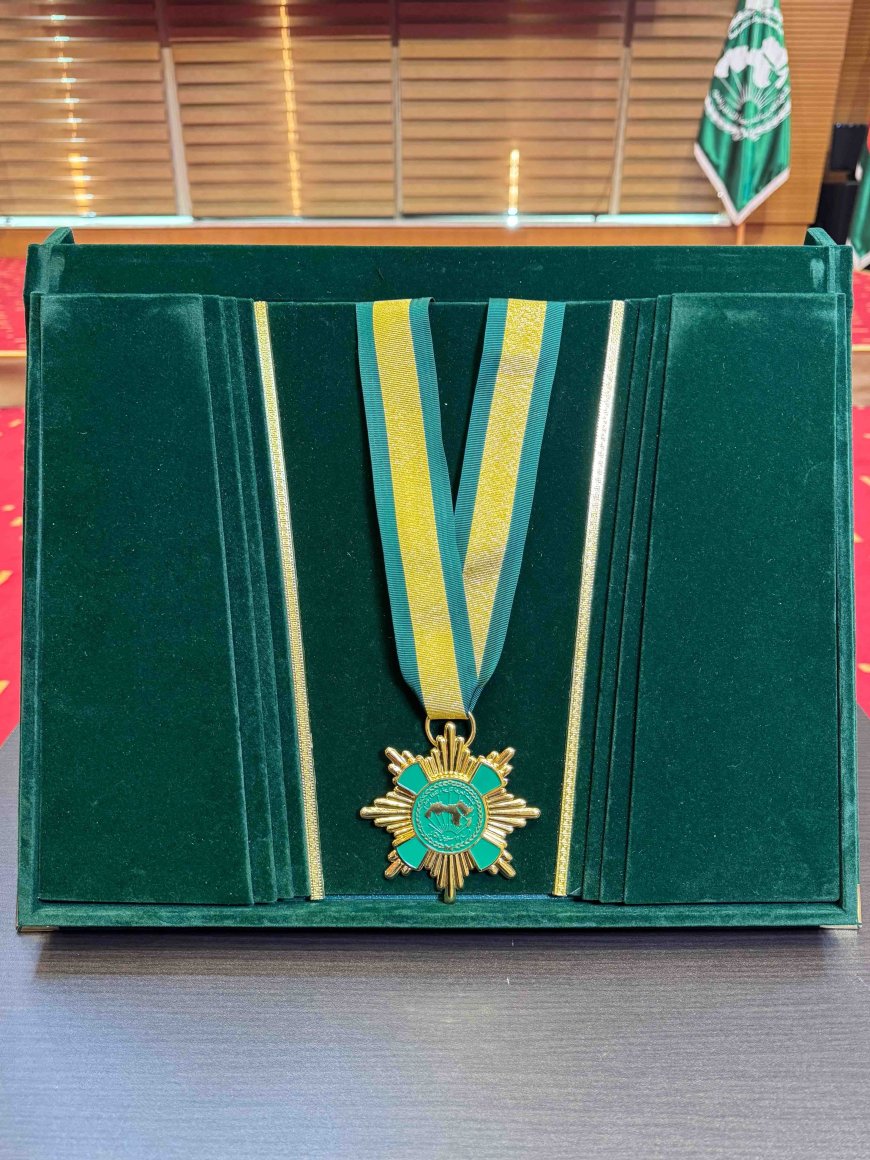 അറബ് സാംസ്കാരിക ബഹുമതി  ഷാർജ ഭരണാധികാരിക്ക്.