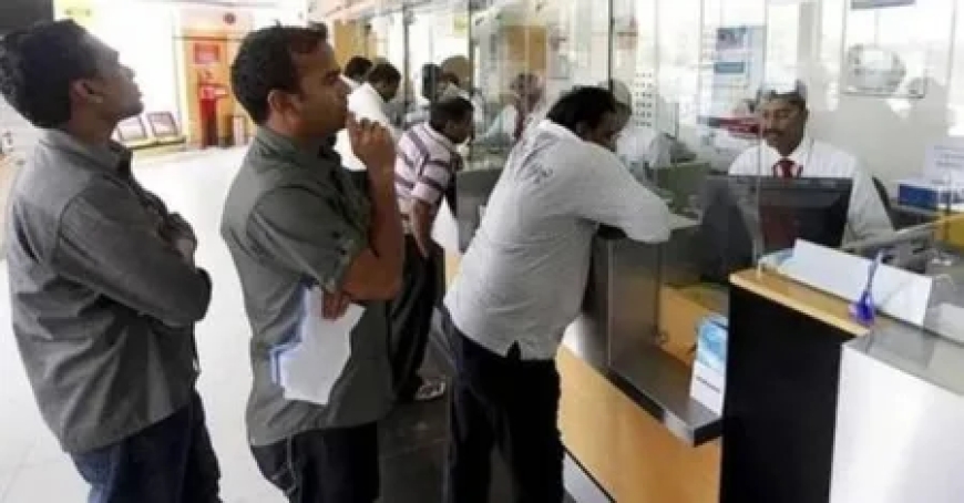 എക്സ്ചേഞ്ച് നിരക്കുകൾ പരിശോധിച്ച് കുവൈറ്റ് സെൻട്രൽ ബാങ്ക്.