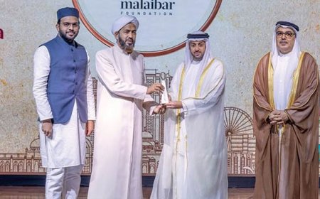 ഷാര്‍ജ ഇന്റര്‍നാഷണല്‍ ഹെറിറ്റേജ് അവാര്‍ഡ് മലൈബാര്‍ ഫൗണ്ടേഷന്‍ സ്വീകരിച്ചു.