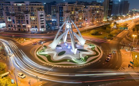 അറുപതിലും അണിഞ്ഞൊരുങ്ങി ദേര ക്ലോക്ക് ടവർ.