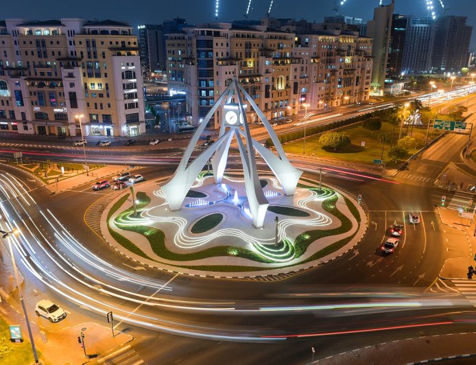 അറുപതിലും അണിഞ്ഞൊരുങ്ങി ദേര ക്ലോക്ക് ടവർ.