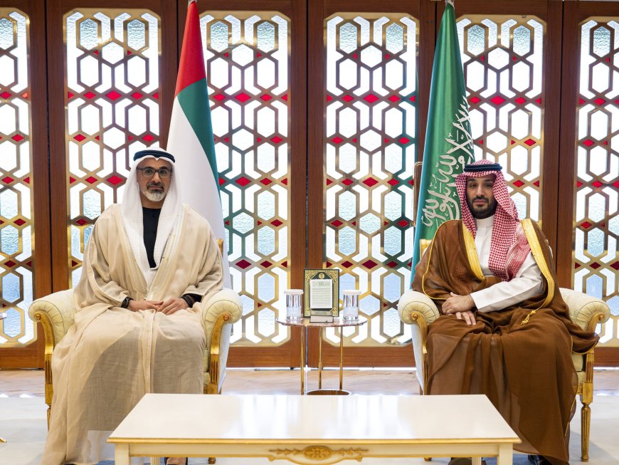 റിയാദിൽ നടക്കുന്ന ഗൾഫ്-യുഎസ് ഉച്ചകോടിക്കിടെ അബുദാബി കിരീടാവകാശി സൗദി കിരീടാവകാശിയെ കണ്ടു.