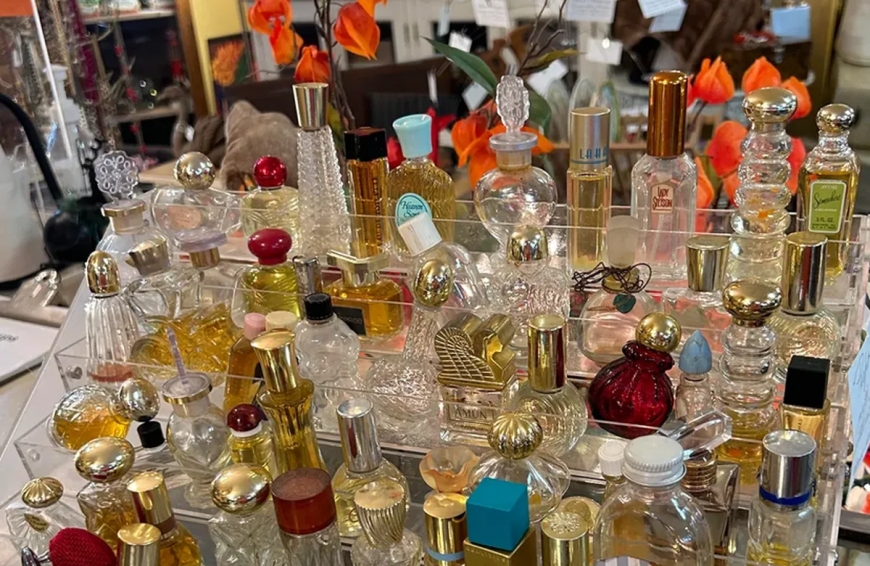 ദൈവനിന്ദ നിറഞ്ഞ നാമങ്ങൾ; പെർഫ്യൂം വിൽപ്പനക്കാർക്കെതിരെ പ്രോസിക്യൂഷൻ നടപടി.