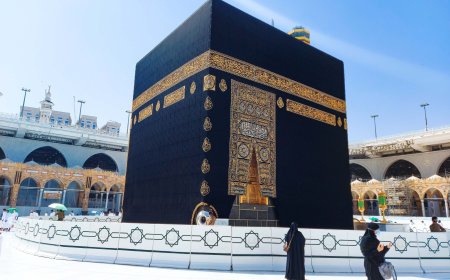 കഅബയുടെ പുതിയ കിസ് വ അനാച്ഛാദനം ചെയ്തു.