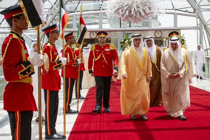 മൻസൂർ ബിൻ സായിദ് ഔദ്യോഗിക സന്ദർശനത്തിനായി കുവൈറ്റിലെത്തി.