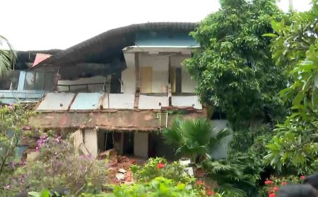 കോട്ടയം മെഡിക്കൽ കോളേജ് അപകടം; കുടുങ്ങി കിടന്ന ഒരാളെ പുറത്തെടുത്തു.