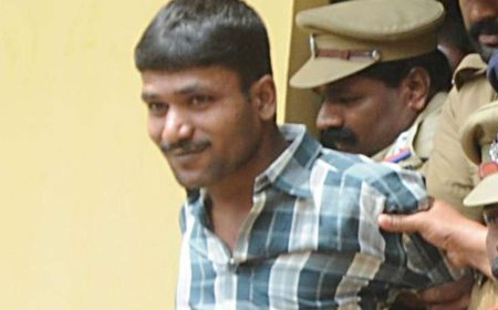 സൗമ്യ വധക്കേസ് പ്രതി ഗോവിന്ദച്ചാമി ജയില്‍ ചാടി.