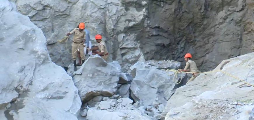 കോന്നി പാറമട അപകടം ഒരാളുടെ മൃതദേഹം കണ്ടെത്തി.