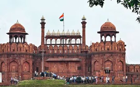 ചെങ്കോട്ടയിലേക്ക് അതിക്രമിച്ച് കയറാന്‍ ശ്രമിച്ച അഞ്ച് ബംഗ്ലാദേശി പൗരന്‍മാര്‍ അറസ്റ്റില്‍.