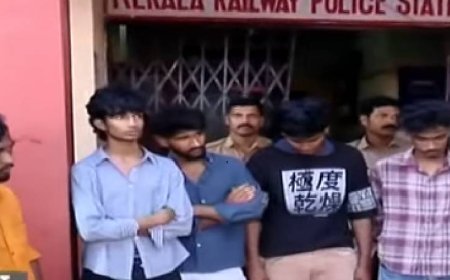 റെയിൽവേ സ്റ്റേഷൻ കേന്ദ്രീകരിച്ച് മൊബൈൽ ഫോൺ കവർച്ച ചെയ്യുന്ന സംഘം കൊച്ചിയിൽ പിടിയിലായി.