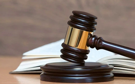 അപ്പാർട്ട്മെന്റിൽ നിയമവിരുദ്ധമായ സൗന്ദര്യവർദ്ധക ശസ്ത്രക്രിയകൾ നടത്തിയ മൂന്ന് സ്ത്രീകൾ അറസ്റ്റിൽ.