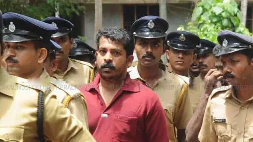 ടി പി ചന്ദ്രശേഖരന്‍ വധക്കേസിലെ പ്രതി കൊടി സുനിയുടെ പരോള്‍ റദ്ദാക്കി.