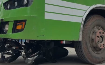 സ്വകാര്യ ബസിടിച്ച് ബൈക്ക് യാത്രക്കാരന് ദാരുണാന്ത്യം.