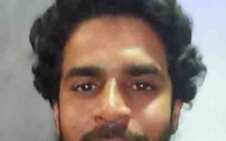 കാപ്പ കേസിൽ കഴിയുന്ന പ്രതിക്ക് ഇരട്ട പാസ്പോർട്ട്. പോലീസ് കേസെടുത്തു.