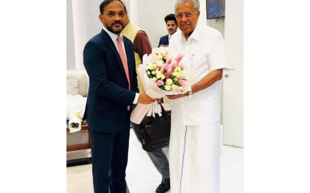 മുഖ്യമന്ത്രി പിണറായി വിജയൻ രണ്ടു ദിവസത്തെ സന്ദർശനത്തിന്നായി കുവൈറ്റിലെത്തി.