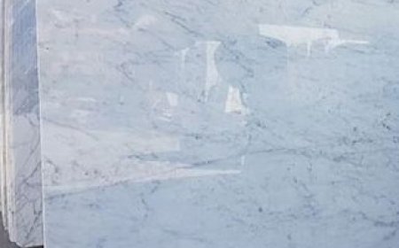 കാഞ്ഞങ്ങാട്ട് മാർബിൾ ദേഹത്ത് വീണ് ഒരാൾ മരിച്ചു; ഒരാളുടെ നില ഗുരുതരം.