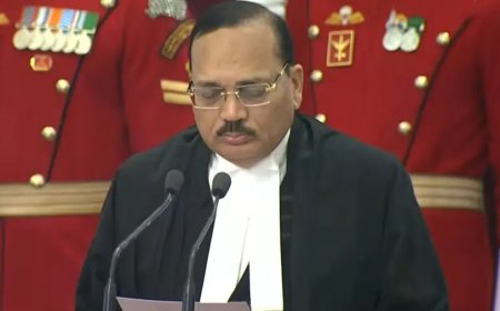 രാജ്യത്തിന്റെ 53-ാമത് ചീഫ് ജസ്റ്റിസായി ജസ്റ്റിസ് സൂര്യകാന്ത് സത്യപ്രതിജ്ഞ ചെയ്ത് ചുമതലയേറ്റു.