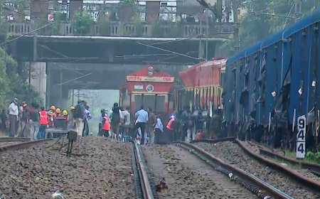 എറണാകുളം കളമശ്ശേരിയിൽ ഗുഡ്സ് ട്രെയിൻ എഞ്ചിൻ പാളം തെറ്റി.