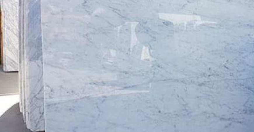 കാഞ്ഞങ്ങാട്ട് മാർബിൾ ദേഹത്ത് വീണ് ഒരാൾ മരിച്ചു; ഒരാളുടെ നില ഗുരുതരം.