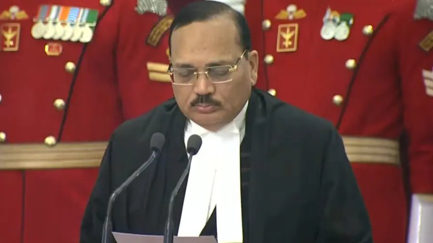 രാജ്യത്തിന്റെ 53-ാമത് ചീഫ് ജസ്റ്റിസായി ജസ്റ്റിസ് സൂര്യകാന്ത് സത്യപ്രതിജ്ഞ ചെയ്ത് ചുമതലയേറ്റു.