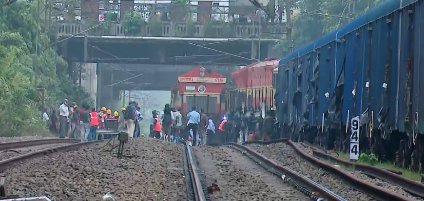 എറണാകുളം കളമശ്ശേരിയിൽ ഗുഡ്സ് ട്രെയിൻ എഞ്ചിൻ പാളം തെറ്റി.