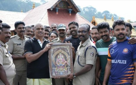 അടുത്തമാസം വിരമിക്കുന്ന ചിറ്റാരിക്കാൽ എസ്ഐക്ക് ശബരിമലയിൽ ഭക്തിനിർഭരമായ യാത്രയയപ്പ്.