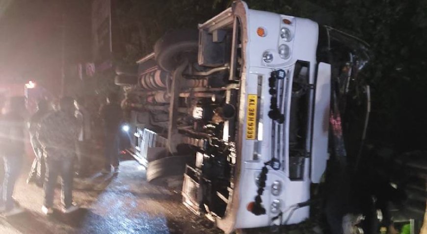 തോന്നയ്ക്കൽ ഗവ. ഹയർ സെക്കന്‍ററി സ്കൂളിലെ വിദ്യാർത്ഥികൾ വിനോദയാത്രയ്ക്ക് പോയ ബസ് അപകടത്തിൽപെട്ടു.