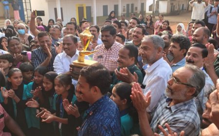 64-ാമത് കേരള സ്കൂൾ കലോത്സവത്തിൻ്റെ സ്വർണ കപ്പ് ഘോഷയാത്ര പ്രയാണം തുടങ്ങി.