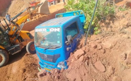 ലോറിക്ക് മുകളിൽ മണ്ണിടിഞ്ഞ് വീണ് ഡ്രൈവർ മരിച്ചു