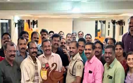 വിരമിക്കുന്ന എസ് ഐ മധുസൂദനൻ മടിക്കൈക്ക് യാത്രയയപ്പ് നൽകി