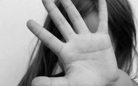 പന്ത്രണ്ട് വയസ്സുകാരിയെ ക്രൂരമായ ലൈംഗിക പീഡനത്തിന് ഇരയാക്കിയ കേസിൽ കുട്ടിയുടെ മാതാവ് പൊലീസ് പിടിയിൽ.