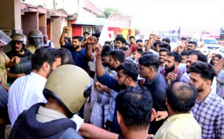 ജില്ലയോടുള്ള റെയിൽവെ അവഗണന; ഡി വൈ എഫ് ഐ മാർച്ച് നടത്തി