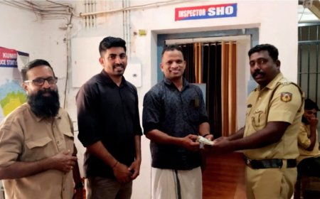 കളഞ്ഞു കിട്ടിയ കാൽ ലക്ഷം രൂപ പോലീസിൽ ഏൽപ്പിച്ച് നീലേശ്വരം നഗരസഭ കൗൺസിലർ സുഭാഷും, കൂട്ടുകാരും